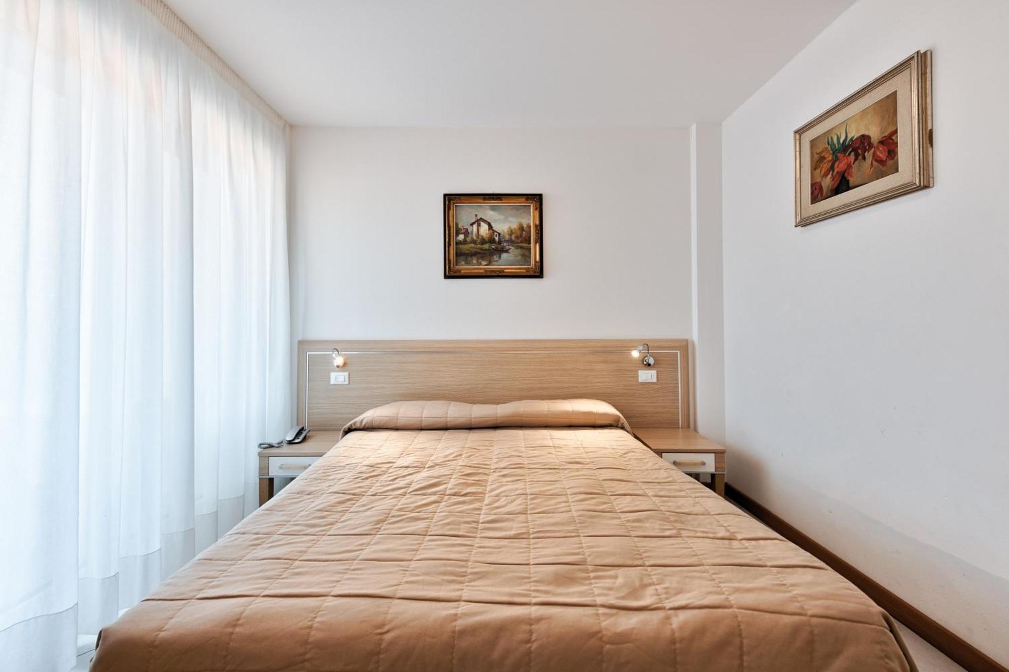 Hotel Meuble Zenith Lignano Sabbiadoro Exterior foto
